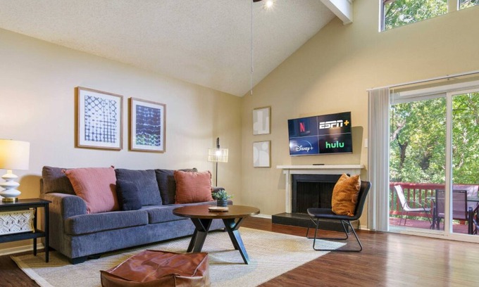 Highland Hills Apartamento | 6203 Shadow Valley #B