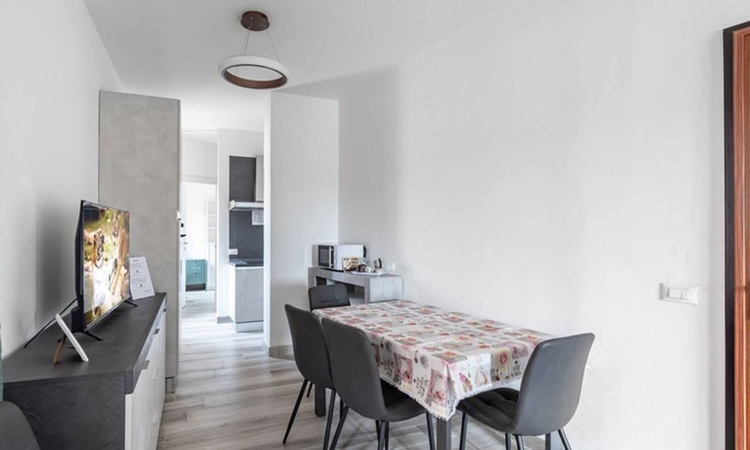Peraga Apartamento | 65 sqm apartment located on the first floor of a building without a lift (stairs to access), can comfortably accommodate up to 6 people.The accommodation consists of two bedrooms, living room with kitchenette, bathroom and balcony.The accommodation is lo