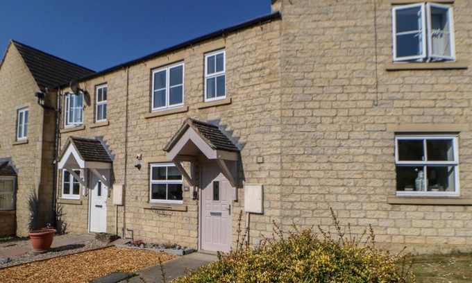 Leyburn Casa | 66 Dale Grove