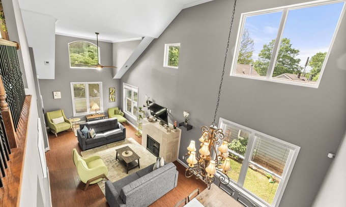 Biddleville Casa | 6bd 4bth, 9 beds - Uptown, Airport, Blume, Nascar HOF & BOA Stadium