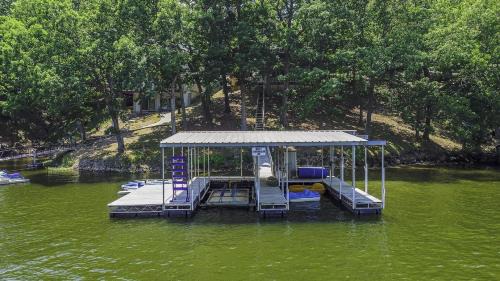 Linn Creek Casa | 6bedrooms, ramp boat dock slips water toys, nice cove area