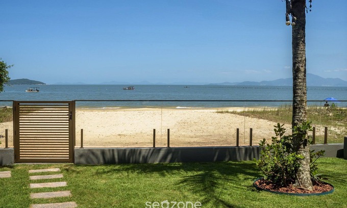 Zimbros Apartamento | 6BR Beachfront Home in Bombinhas Abm0101