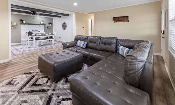 Westfield Casa | 6BR Family Home by Grand Park