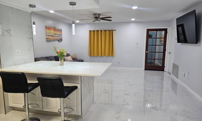 Orlando Casa | 7.3miles to Airport + 20miles to Disney + 8.2miles to DT!