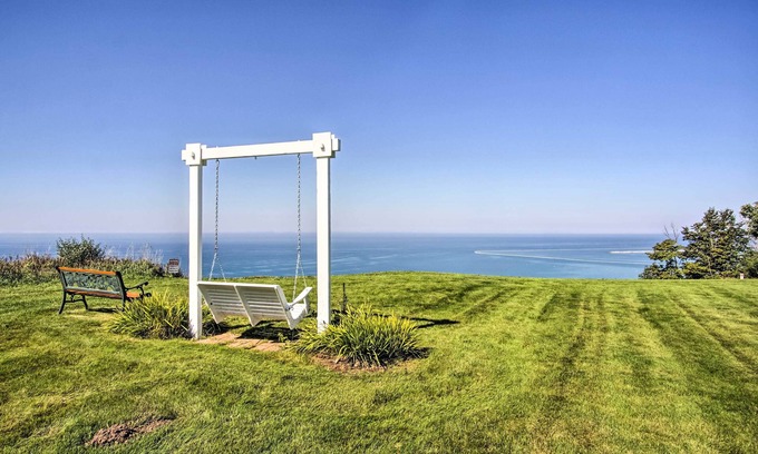 Ludington Casa | ¡Casa costera de 7 acres en Michigan con bañera de hidromasaje y sauna!