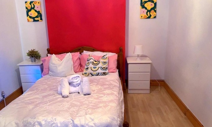 Walsall Casa | 7 Bedroom Cosy Walsall Stay - WiFi & Free Parking