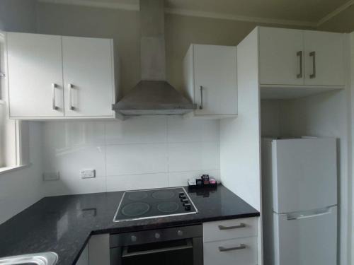 Mount Albert Casa | 7 Beds including 4 Double Beds, 1 Single Bed, 2 Double Sofa Beds Serviced House A