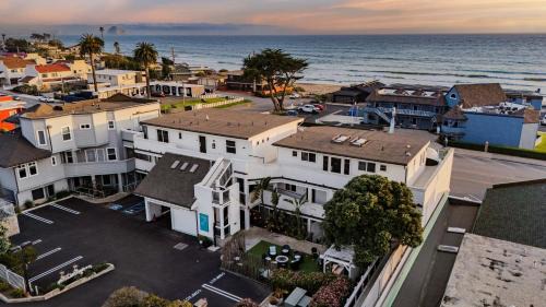 Cayucos Casa | 7 Cayucan Bungalows by AvantStay Close to Beach Ocean Views Sleeps 36