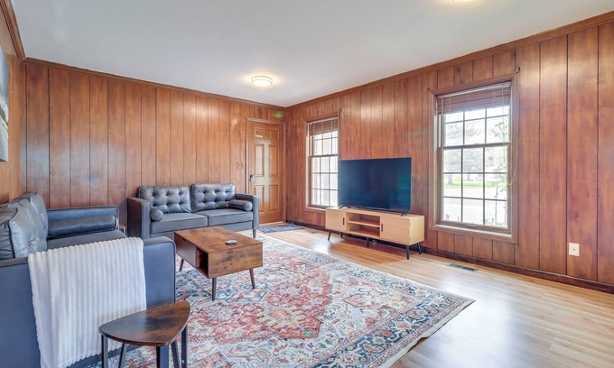 Bedford Apartamento | 7 Mi to Downtown Toledo: Cozy Apartment