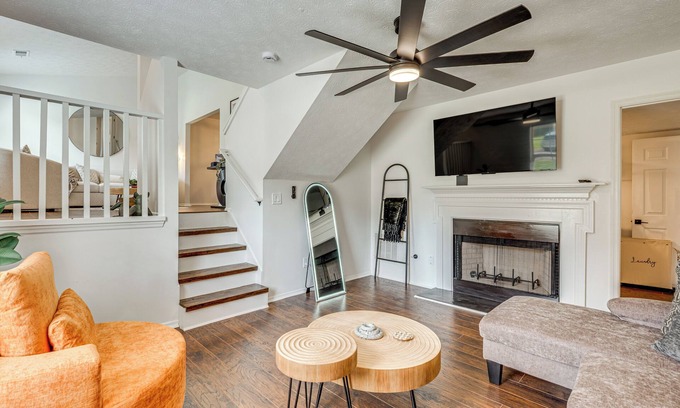 Atlanta Casa | 7 Mi to Dtwn ATL: Upscale Family Home w/ Balcony