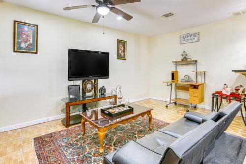 Southeast Houston Casa | 7 Mi to Dtwn Houston Family Home with Patio and Yard