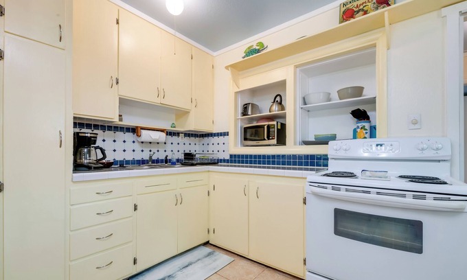 Crystal River Cabaña | 7 Mi to Gulf: Home w/ Dock Access in Crystal River