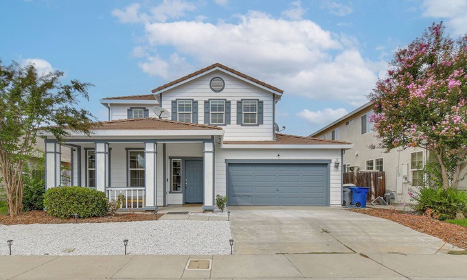 Merced Casa | 7 Mi to Lake Yosemite: Family Home w/ Fenced Yard