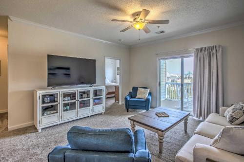 Carolina Forest Apartamento | 7 Mi to Myrtle Beach Boardwalk Condo with Balcony!