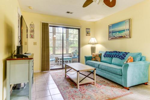 Little River Apartamento | 7 Mi to North Myrtle Beach Condo with Pool Access