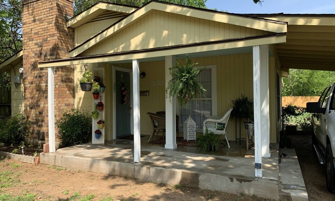 Handley Casa | 7 Miles from AT&T Stadium & Down Town Ft. Worth