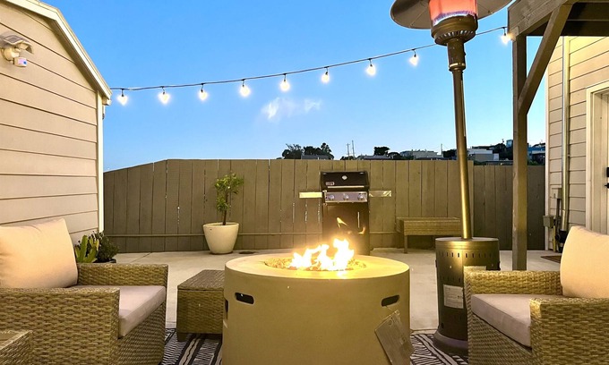 Bayview Casa | 15-Min to Moscone | Work Table | Modern Setting