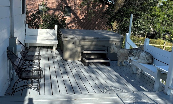 Osseo Casa | 7th Street Retreat with outdoor hot tub