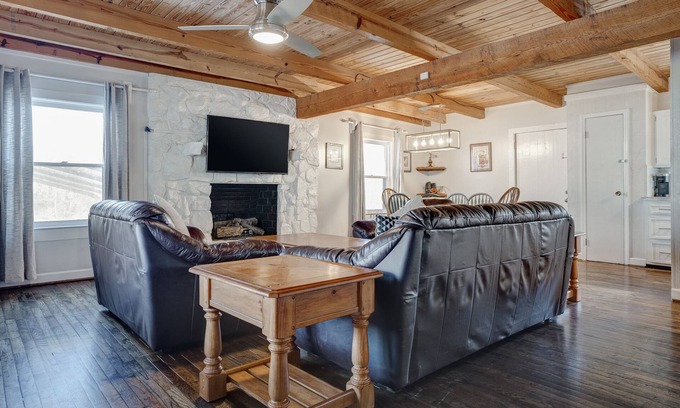 McCalla Cabina | 8 Bed Cabin, between Tuscaloosa and Bham, Close to Golf Courses