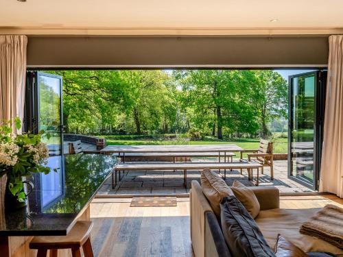 Crowborough Casa | 8 Bed in Crowborough 92858