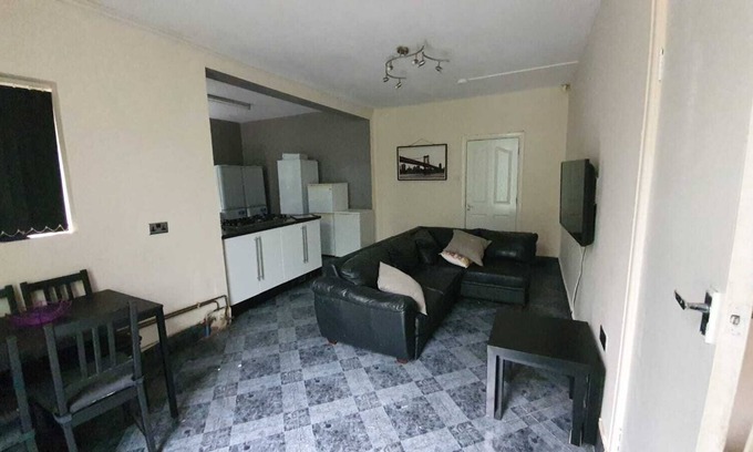 Halesowen Casa | 8 Bedroom Large House