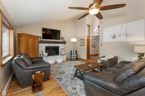 Crown Casa | 8 Crown Drive by Summit County Mountain Retreats