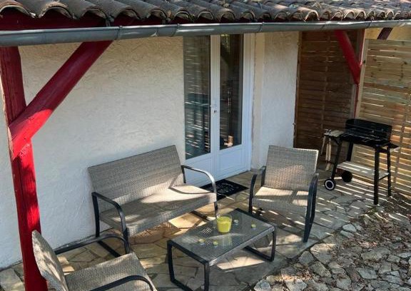 Saint-Aubin-de-Nabirat Casa | 8-Gîte 5 personnes avec piscine
