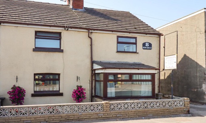 Ormskirk Casa | 8 Heatons Bridge Road