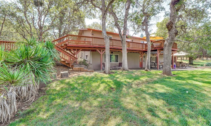 Ruch Casa | 8 Mi to Jacksonville: Oregon Getaway w/ Deck!