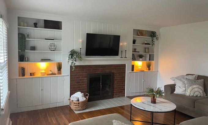 Connersville Casa | 8 miles from Brookville Lake.