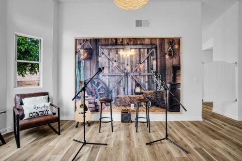 Indio Casa | 8 min to Coachella Heated Pool Karaoke Arcade