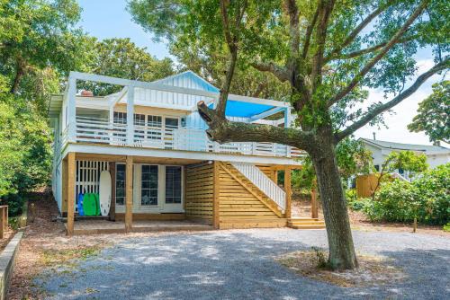 Folly Beach Casa | 808 E Ashley - The Board and Batten - 3 Bedrooms near Ocean
