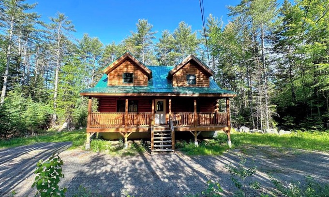 Bethlehem Casa | 80PVR Log Home 20min to Bretton Woods AC Hot Tub wifi cable fireplace fire pit