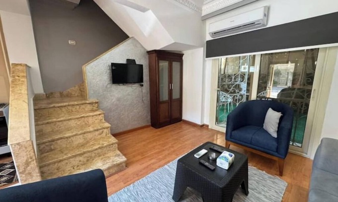 Bulaq ad Dakrur Apartamento | 821 · 2BR Townhouse, Bath, TV, Backyard