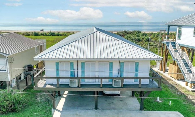 Grand Isle Casa | 8BR Beachfront w/ Huge Deck | Walk to Sand + Kayak
