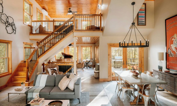 Pond Eddy Cabina | 9-acre Forest Escape w/Roof Deck & Fire Pit