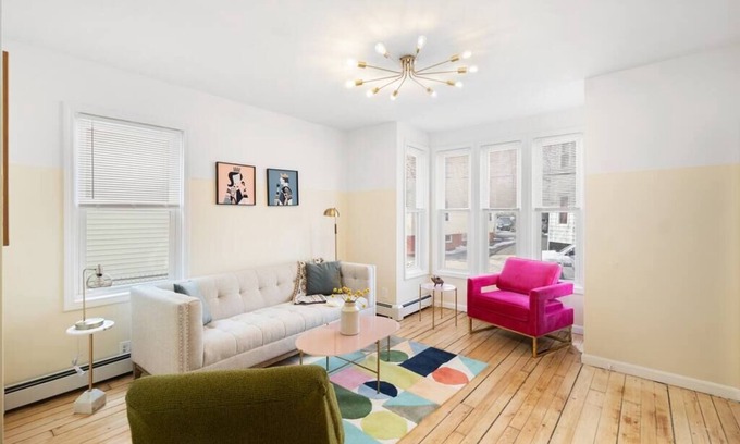 Providence Apartamento | ★9-Bedrooms★ Modern & Stylish Stay for Big Grps!