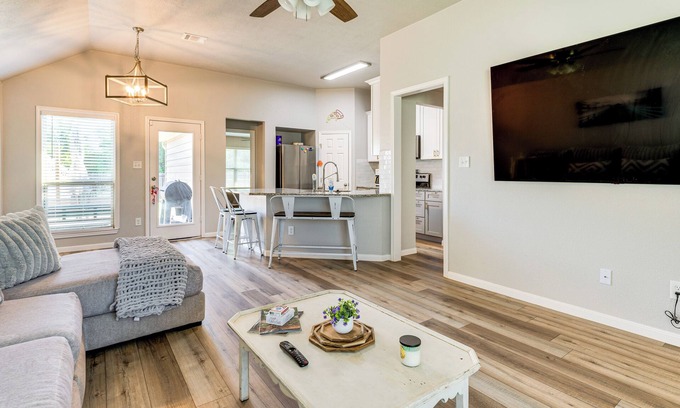 Bryan Casa | 9 Mi to College Station: Dog-Friendly Home w/ Yard