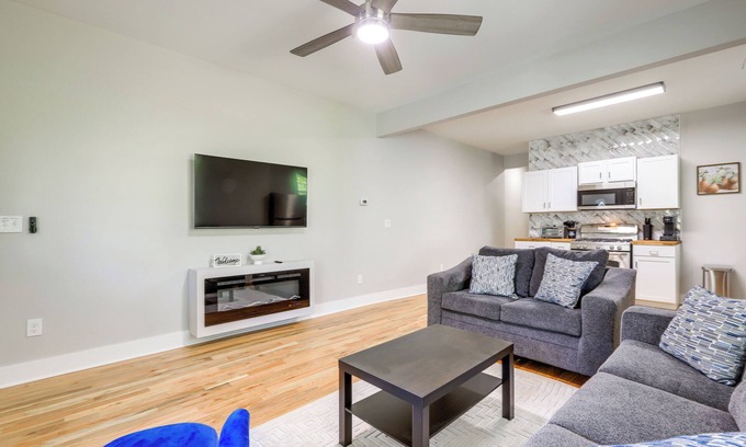 College Park Apartamento | 9 Mi to Dtwn ATL: Pet-Friendly Apt w/ Yard
