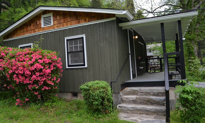 Bat Cave Cabina | # 97 Rocky River Cabin