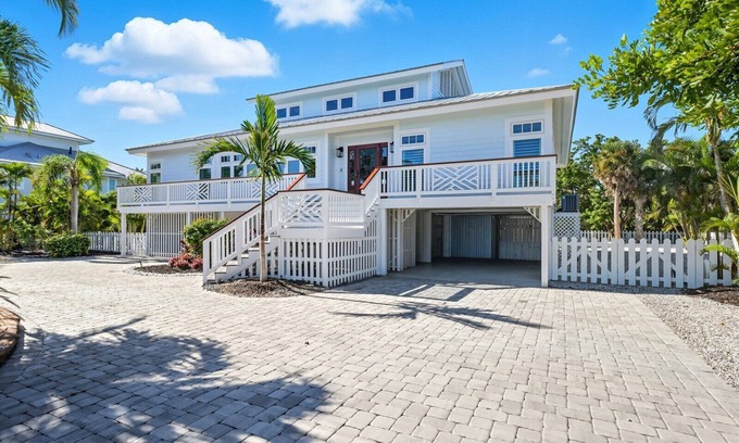Boca Grande Casa | 9871 Gasparilla - 4 bedroom - Dog Friendly, Pool Home!