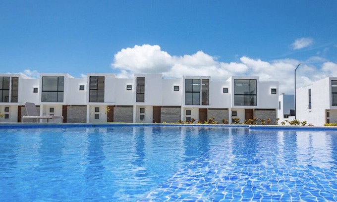 Valle Dorado Casa | A 10 Minutos de la Playa! Casa Nueva en Condominio Privado con Alberca y Jacuzzi