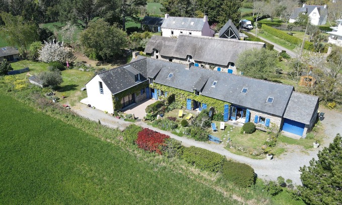 Tregunc Cabaña | A 18 min walk from the sea, pretty Breton house with garden will delight you!