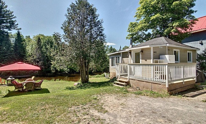 Val David Casa | A beautiful chalet by the river