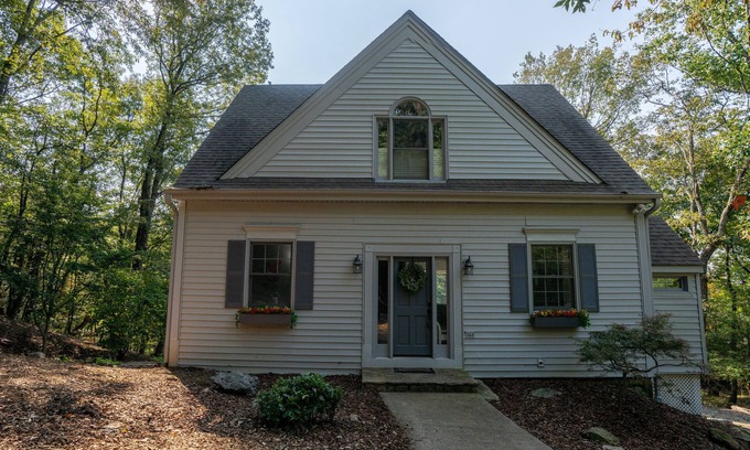 Jasper Casa | A beautiful mountain retreat nestled in the woods with great Mountain Views