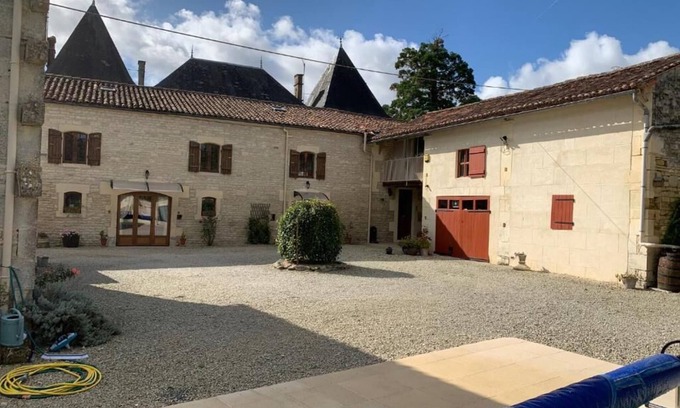 Aujac Casa | Una hermosa casa gemela de torres gemelas