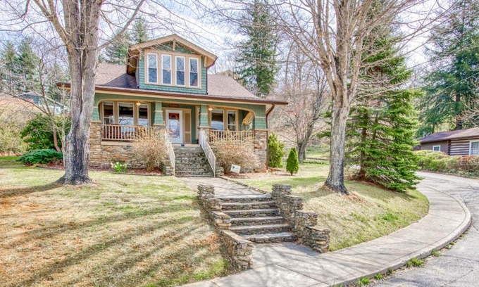 Lake Junaluska Casa | A Beautiful View & Carriage