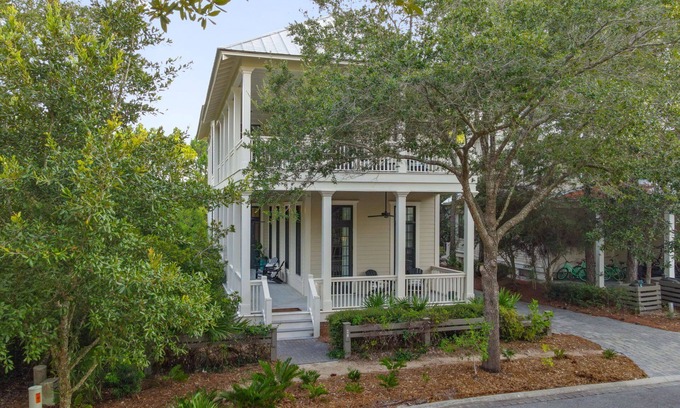 Watercolor Casa | A una cuadra del campamento Acuarela pero maravillosamente sereno.