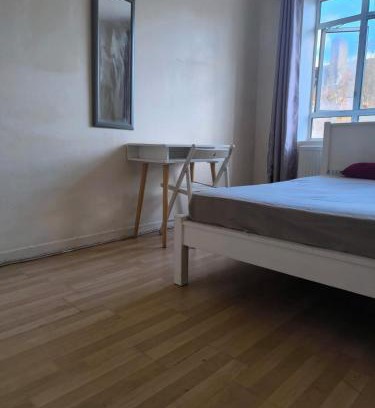 White City Casa | A bright, comfortable double room in family friendly household