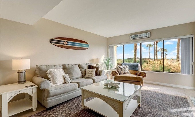 Amelia City Condominio | A bright oceanfront condo on the first floor at the Amelia Surf & Racquet Club